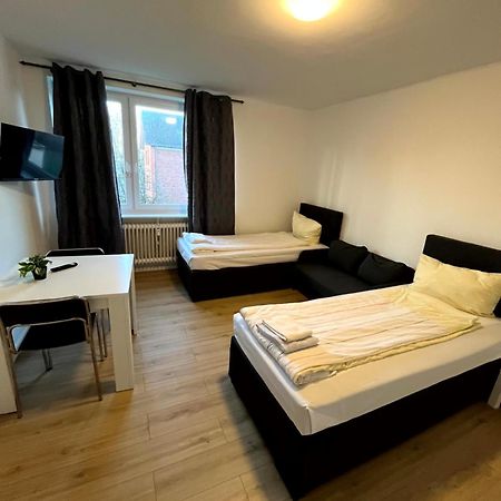 3-Zimmer Monteurwohnung Mit Balkon Neumunster Bagian luar foto