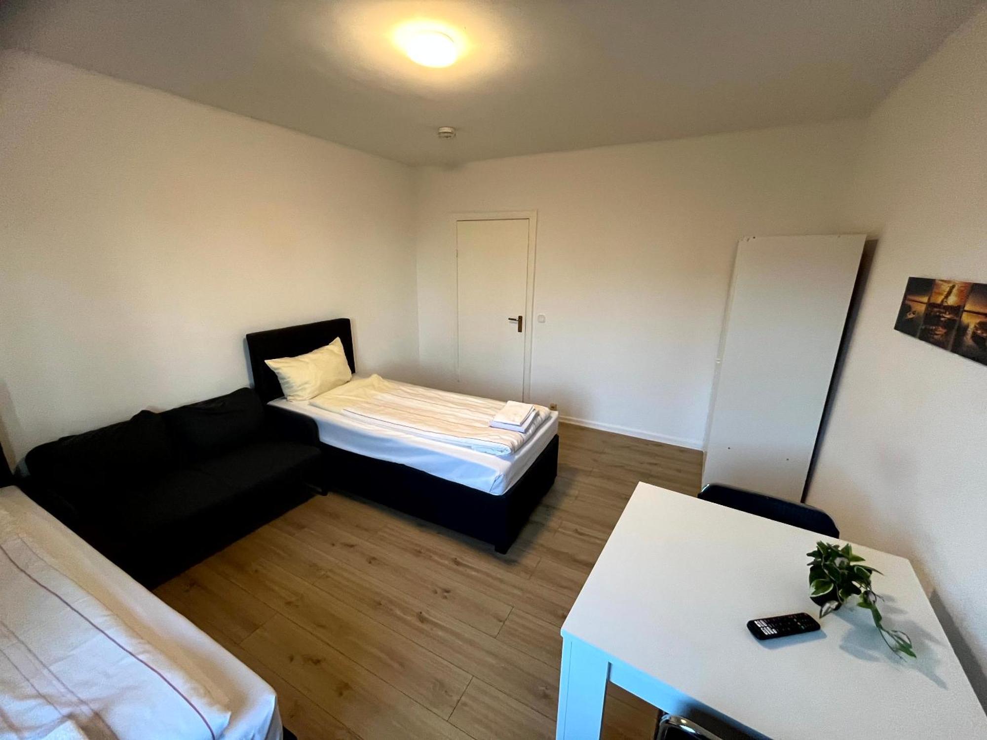 3-Zimmer Monteurwohnung Mit Balkon Neumunster Bagian luar foto