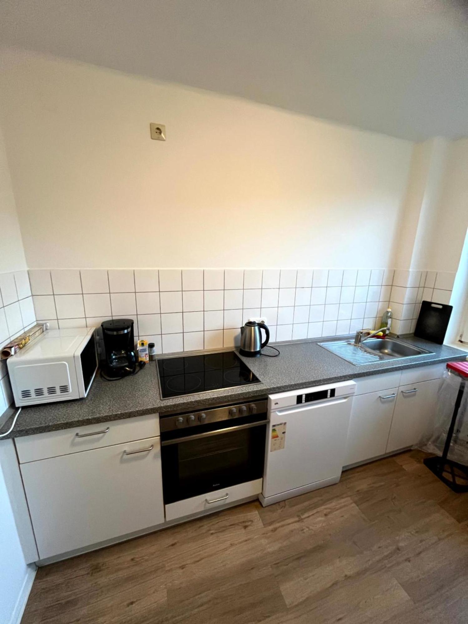 3-Zimmer Monteurwohnung Mit Balkon Neumunster Bagian luar foto