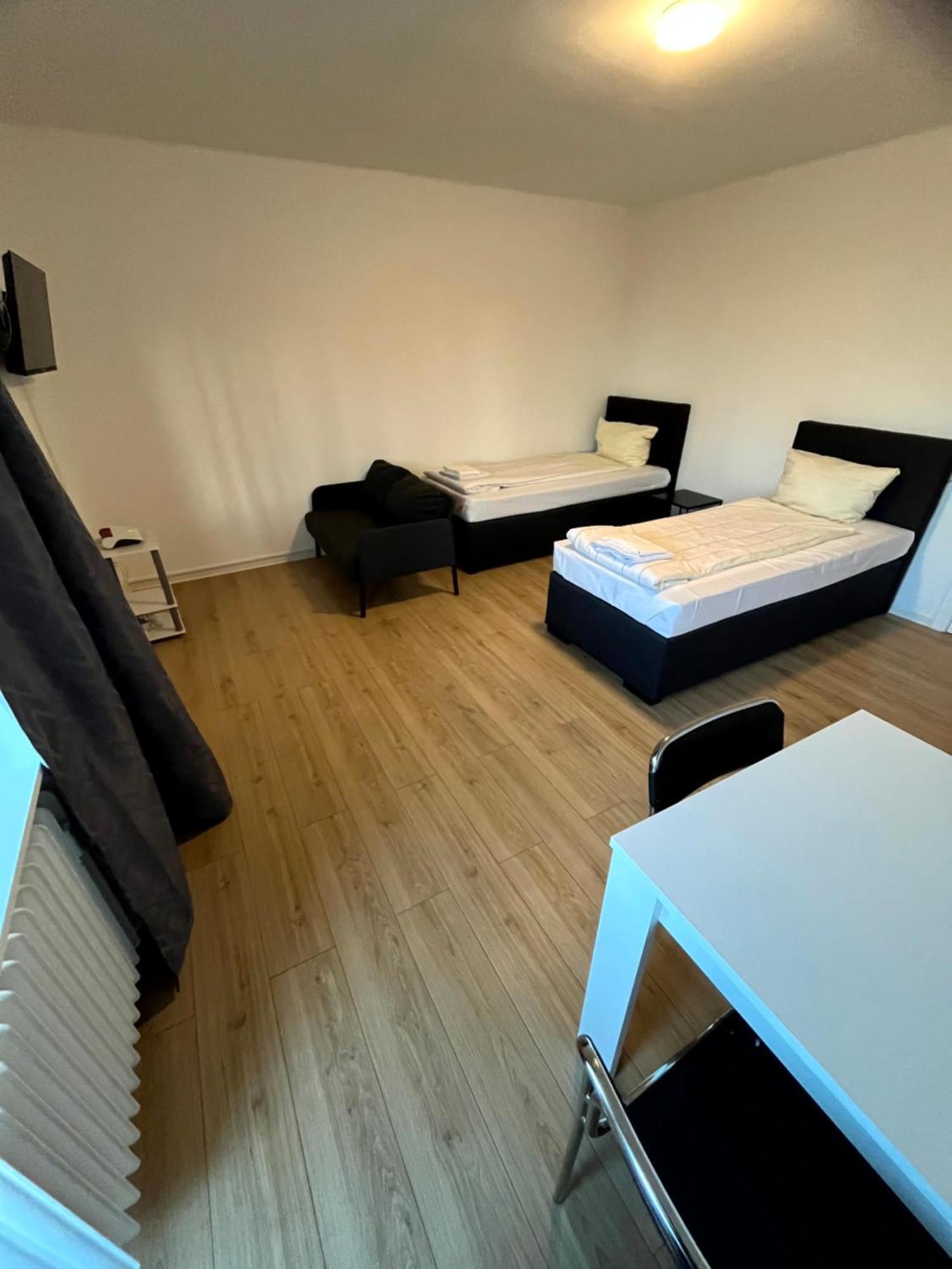 3-Zimmer Monteurwohnung Mit Balkon Neumunster Bagian luar foto