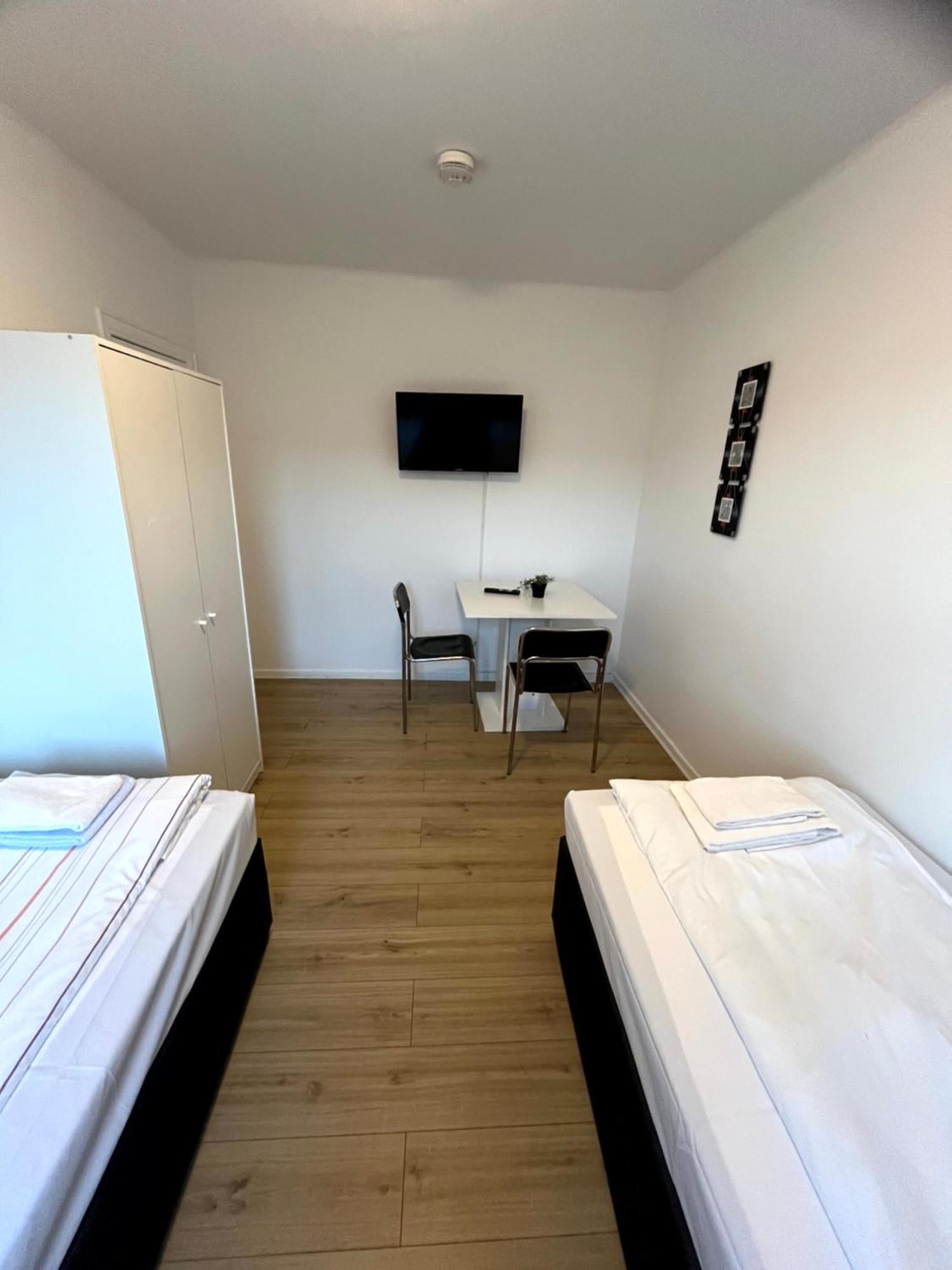 3-Zimmer Monteurwohnung Mit Balkon Neumunster Bagian luar foto