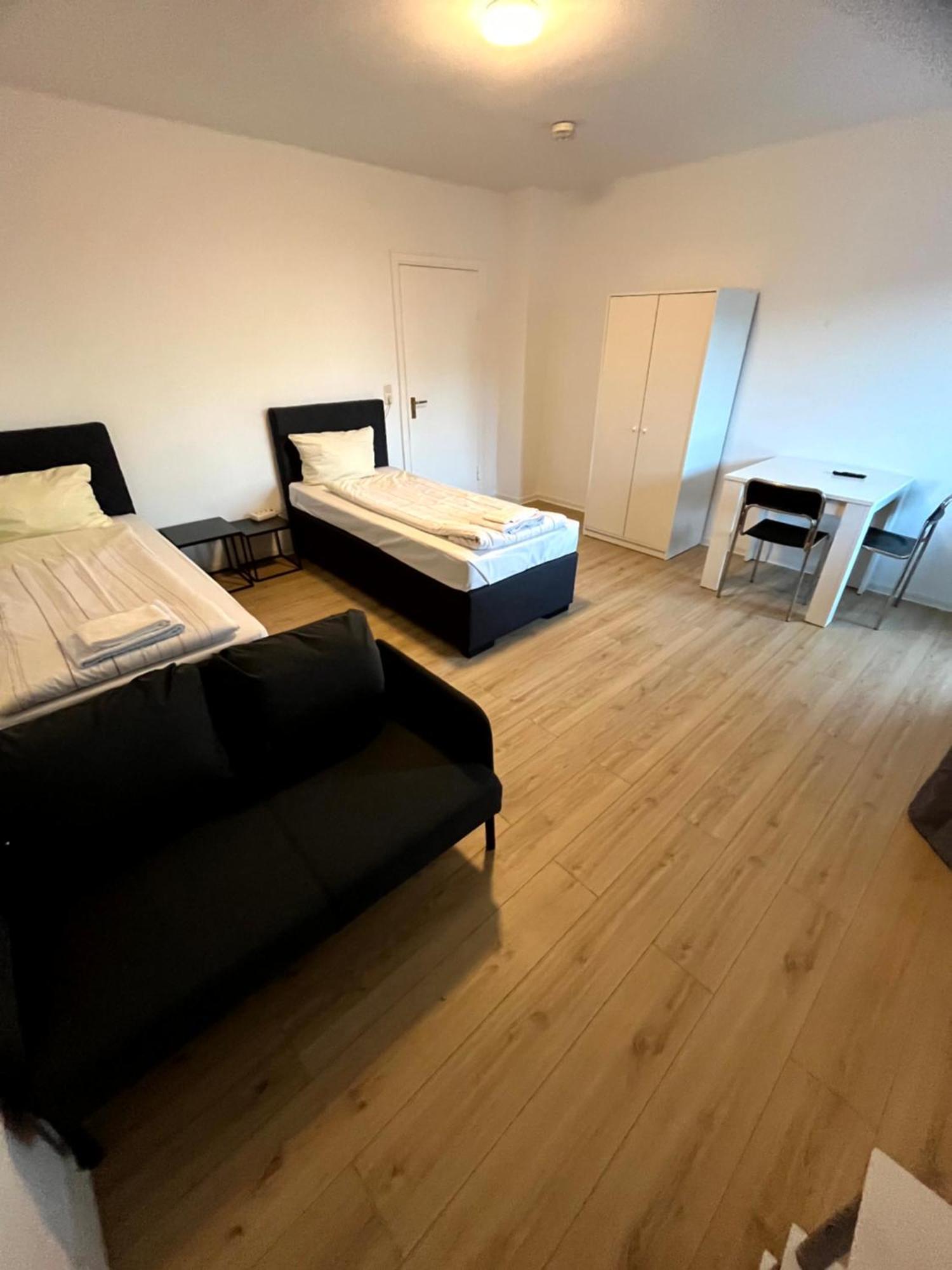 3-Zimmer Monteurwohnung Mit Balkon Neumunster Bagian luar foto