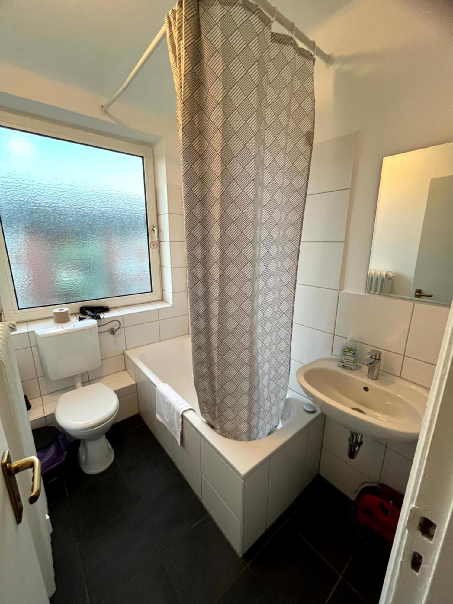 3-Zimmer Monteurwohnung Mit Balkon Neumunster Bagian luar foto